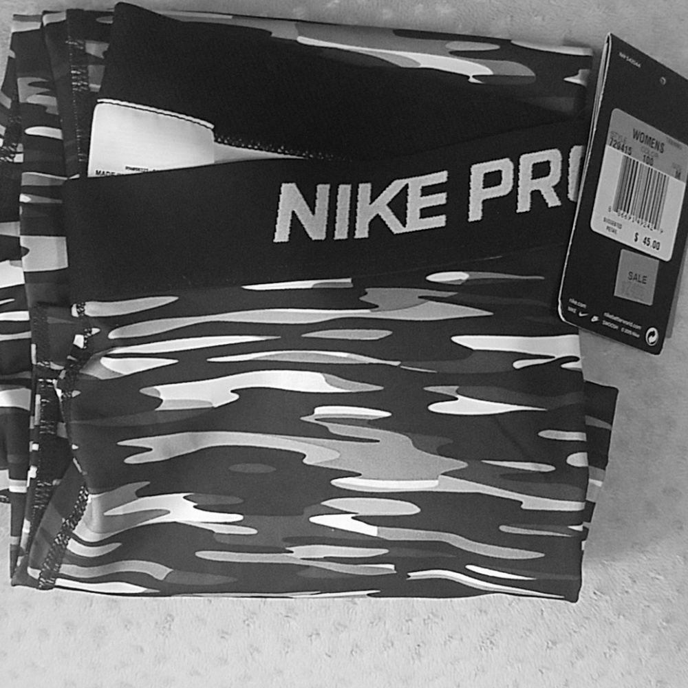 Nike woman training pants
